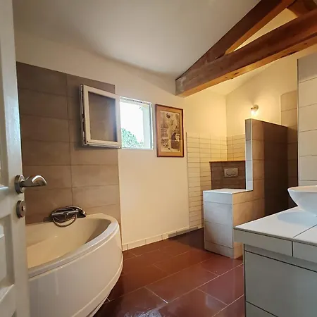 Maison Lumineuse Avec Piscine, Trois Chambres, Sud Ardeche Ferienhaus *